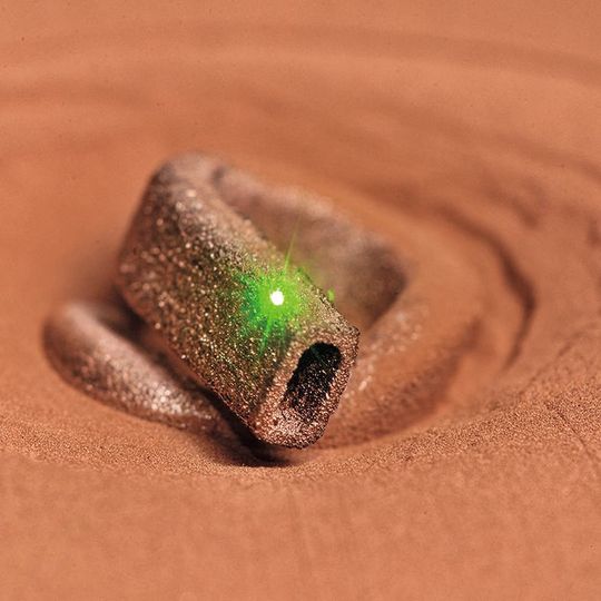 "SLM in grün": Mit dem neuen Prozess sollen sich auch Bauteile aus reinem Kupfer additiv fertigen lassen. "SLM in grün": Mit dem neuen Prozess sollen sich auch Bauteile aus reinem Kupfer additiv fertigen lassen.