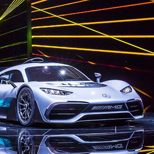 Auf der IAA 2017 zeigt Mercedes-AMG erstmalig das seriennahe Supersportwagen-Showcar Project One. Auf der IAA 2017 zeigt Mercedes-AMG erstmalig das seriennahe Supersportwagen-Showcar Project One.