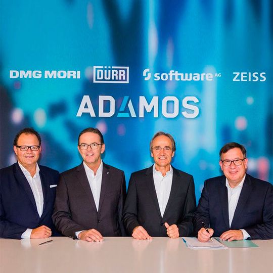 Die Vorstandsvorsitzenden (v.l.) Christian Thönes von DMG Mori, Ralf W. Dieter von Dürr, Karl-Heinz Streibich von der Software AG und Thomas Spitzenpfeil von der Carl Zeiss AG, unterzeichnen den Adamos-Vertrag. Die Vorstandsvorsitzenden (v.l.) Christian Thönes von DMG Mori, Ralf W. Dieter von Dürr, Karl-Heinz Streibich von der Software AG und Thomas Spitzenpfeil von der Carl Zeiss AG, unterzeichnen den Adamos-Vertrag.