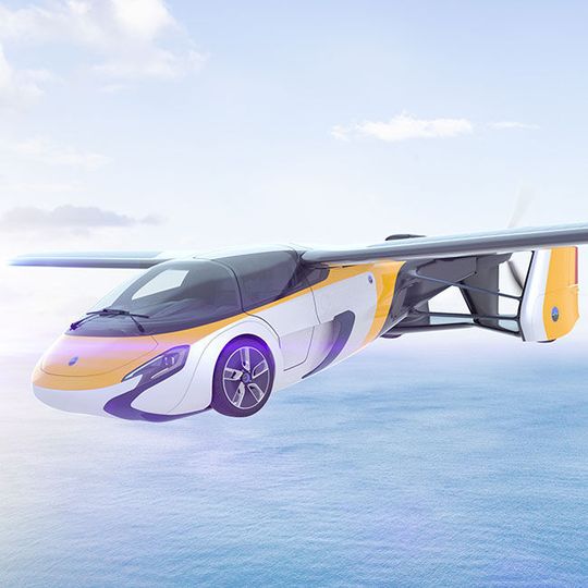 Das Aeromobil ist eines von drei Fahrzeugen, die auf der IAA zu sehen sind und den Bogen vom Auto zum Flugobjekt schlagen. Das Aeromobil ist eines von drei Fahrzeugen, die auf der IAA zu sehen sind und den Bogen vom Auto zum Flugobjekt schlagen.