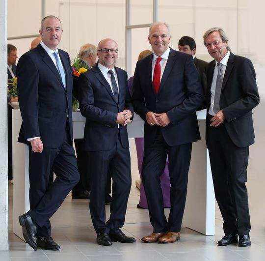 Von links: Nicholas J. Dunning (Vorstandsvorsitzender Unterehmensgruppe Gottfried Schultz), Klaus Hungerland (Centerleitung Volkswagen Zentrum Wuppertal), Jürgen Stackmann (Markenvorstand Volkswagen Pkw) und Jürgen Schönbrunn (Vorstand Unternehmensgruppe Gottfried Schultz). Von links: Nicholas J. Dunning (Vorstandsvorsitzender Unterehmensgruppe Gottfried Schultz), Klaus Hungerland (Centerleitung Volkswagen Zentrum Wuppertal), Jürgen Stackmann (Markenvorstand Volkswagen Pkw) und Jürgen Schönbrunn (Vorstand Unternehmensgruppe Gottfried Schultz).