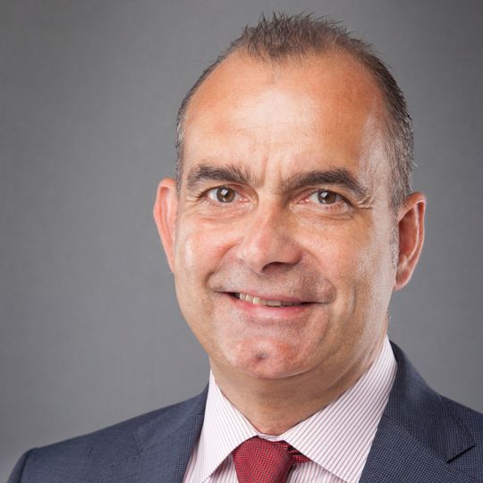 Stefan Klein, Bereichsleiter bei Robot & Welding Systems Europe: „Wir sind 60 Jahre erfolgreich am Markt und kennen die Kundenwünsche sehr genau. In der Branche besteht der Bedarf, die Schweißqualität und Durchlaufzeiten immer weiter zu optimieren. Daher haben wir unser Active-Wire-Schweißverfahren weiter entwickelt.“ Stefan Klein, Bereichsleiter bei Robot & Welding Systems Europe: „Wir sind 60 Jahre erfolgreich am Markt und kennen die Kundenwünsche sehr genau. In der Branche besteht der Bedarf, die Schweißqualität und Durchlaufzeiten immer weiter zu optimieren. Daher haben wir unser Active-Wire-Schweißverfahren weiter entwickelt.“