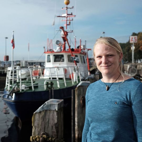 Dr. Olivia Roth an der Pier des GEOMAR am Kieler Westufer. Dr. Olivia Roth an der Pier des GEOMAR am Kieler Westufer.