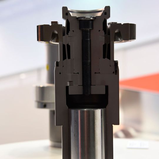 Querschnitt durch den rein mechanischen Sehnhülsen-Spanndorn HDDS. Querschnitt durch den rein mechanischen Sehnhülsen-Spanndorn HDDS.