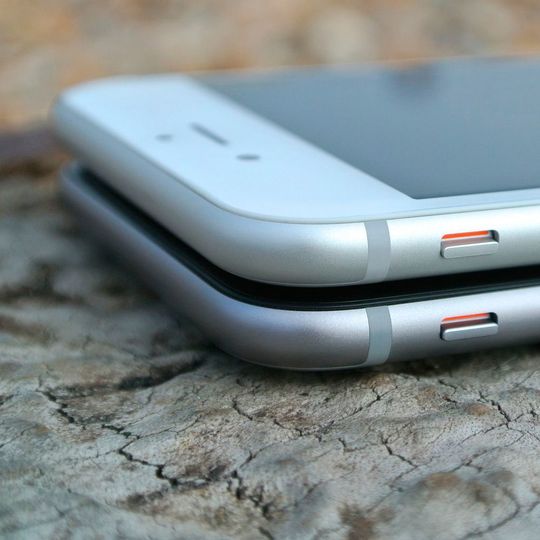 Miniaturisierte Gassensoren könnten künftig kostengünstig beispielsweise in Mobiltelefone eingebaut werden, um ihre Besitzer jederzeit vor gefährlichen Gasen wie Kohlenmonoxid zu warnen. Miniaturisierte Gassensoren könnten künftig kostengünstig beispielsweise in Mobiltelefone eingebaut werden, um ihre Besitzer jederzeit vor gefährlichen Gasen wie Kohlenmonoxid zu warnen.