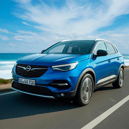 Den Grandland X produziert Opel derzeit in Eisenach und Sochaux. Den Grandland X produziert Opel derzeit in Eisenach und Sochaux.