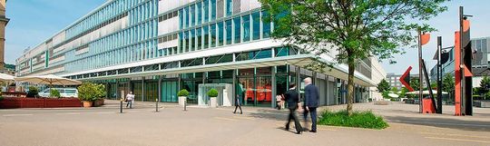 ABB übernimmt GE Industrial Solutions und stärkt damit ABBs Position als weltweite Nummer 2 in der Elektrifizierung. Kaufpreis liegt bei 2,6 Milliarden US-Dollar ABB übernimmt GE Industrial Solutions und stärkt damit ABBs Position als weltweite Nummer 2 in der Elektrifizierung. Kaufpreis liegt bei 2,6 Milliarden US-Dollar