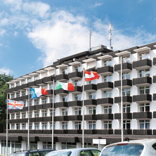 Das Verwaltungsgebäude der Bernstein AG in Porta Westfalica. Das Verwaltungsgebäude der Bernstein AG in Porta Westfalica.