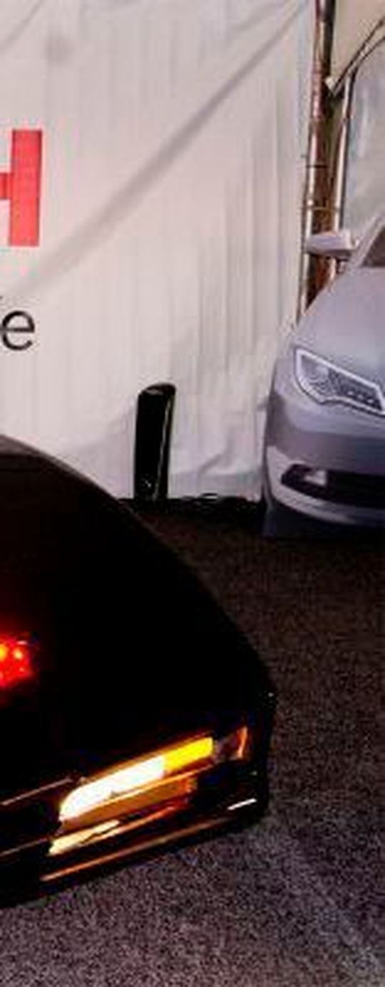 Mit K.I.T.T. auf der CES in Las Vegas: Neben seinem umfangreichen Produktportfolio für Fahrerassistenzfunktionen und Bremssysteme zeigt Bosch auf dem „Vehicle Intelligence Marketplace“ der CES in Las Vegas auch eine echte Hollywood-Legende: K.I.T.T. aus der Action-Serie Knight Rider. Mit K.I.T.T. auf der CES in Las Vegas: Neben seinem umfangreichen Produktportfolio für Fahrerassistenzfunktionen und Bremssysteme zeigt Bosch auf dem „Vehicle Intelligence Marketplace“ der CES in Las Vegas auch eine echte Hollywood-Legende: K.I.T.T. aus der Action-Serie Knight Rider.