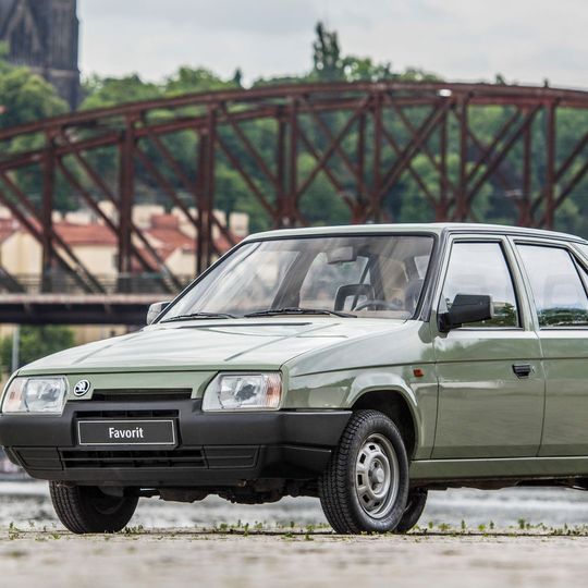 Ein Skoda wird zum Klassiker: Dieser Tage feiert der Favorit seinen 30. Geburtstag. Im Bild ein Vertreter der ersten Generation (1987-1994). Ein Skoda wird zum Klassiker: Dieser Tage feiert der Favorit seinen 30. Geburtstag. Im Bild ein Vertreter der ersten Generation (1987-1994).