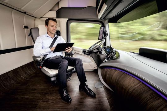 Durch die Digitalisierung wird es eine Vielzahl an Veränderungen geben, auch im Bereich Nutzfahrzeuge. Durch die Digitalisierung wird es eine Vielzahl an Veränderungen geben, auch im Bereich Nutzfahrzeuge.