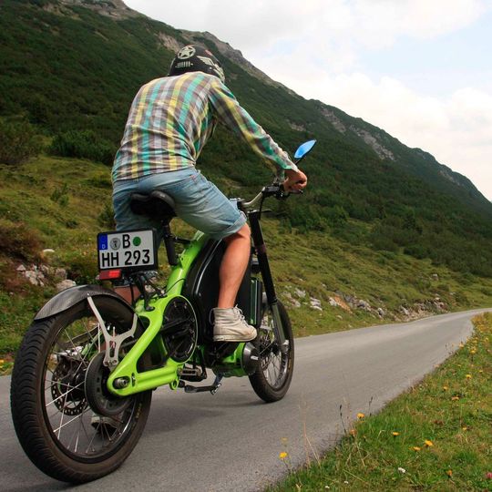 eROCKIT in Aktion: eBike mit Motorradfeeling - oder Motorrad mit eBike-Feeling eROCKIT in Aktion: eBike mit Motorradfeeling - oder Motorrad mit eBike-Feeling