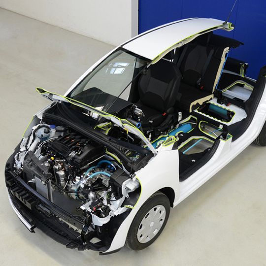 Einen Hybrid-Antrieb der anderen Art wollen PSA und Bosch zusammen entwickeln: statt eines Elektromotors ergänzt ein hydraulischer Antrieb den Verbrennungsmotor Einen Hybrid-Antrieb der anderen Art wollen PSA und Bosch zusammen entwickeln: statt eines Elektromotors ergänzt ein hydraulischer Antrieb den Verbrennungsmotor