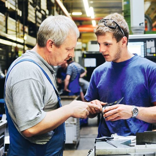 Abb. 1: Wichtig für Unternehmen im produzierenden Gewerbe: die Wareneingangskontrolle. Abb. 1: Wichtig für Unternehmen im produzierenden Gewerbe: die Wareneingangskontrolle.