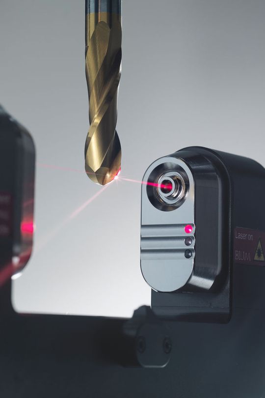Der LC50-Digilog ist ein von Grund auf neu entwickeltes Lasermesssystem welches das digital-schaltende Messen, mit dem analogen Messen kombiniert. Der LC50-Digilog ist ein von Grund auf neu entwickeltes Lasermesssystem welches das digital-schaltende Messen, mit dem analogen Messen kombiniert.