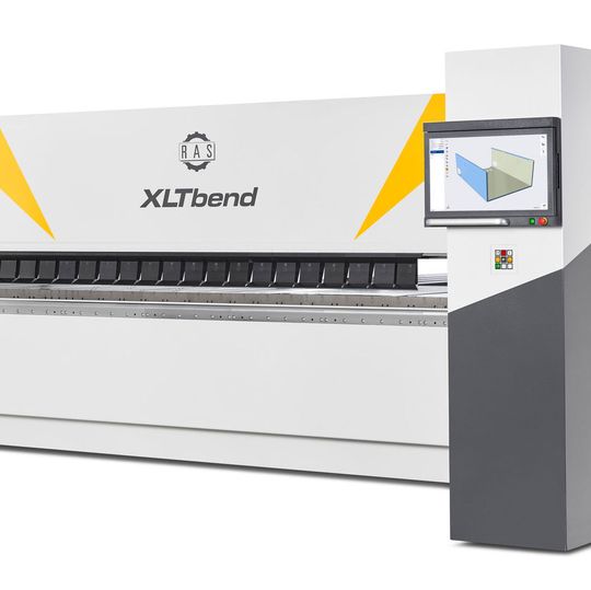 Für das neuartige Bedienkonzept hat RAS der XLT bend zwei 24"-Monitore spendiert. Für das neuartige Bedienkonzept hat RAS der XLT bend zwei 24"-Monitore spendiert.