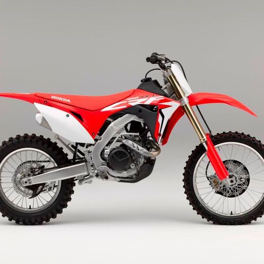 Honda stellte vor einem Jahr den rundum neu konstruierten Motocrosser CRF 450 R vor. Jetzt der Rückruf. Honda stellte vor einem Jahr den rundum neu konstruierten Motocrosser CRF 450 R vor. Jetzt der Rückruf.