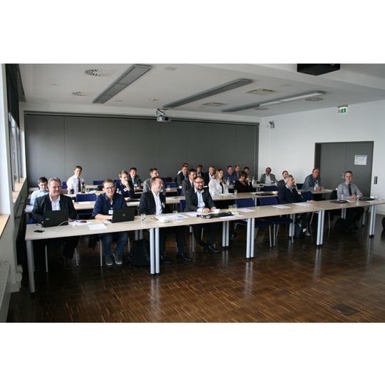 Die Teilnehmer des SmartRegio-Workshops bei der Präsentation der Ergebnisse. Die Teilnehmer des SmartRegio-Workshops bei der Präsentation der Ergebnisse.