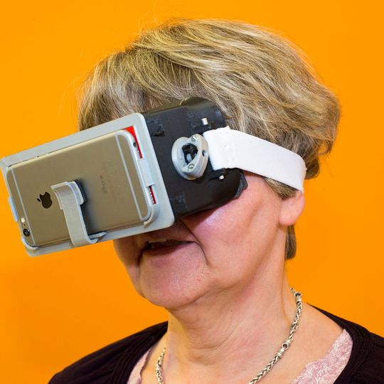 Beim Technologietag 2017 zeigt das Fraunhofer IPA, wie die Daten eines Temperiersystems über Virtual Fort Knox (VFK) echtzeitnah erhoben und automatisiert weiterverarbeitet werden. Beim Technologietag 2017 zeigt das Fraunhofer IPA, wie die Daten eines Temperiersystems über Virtual Fort Knox (VFK) echtzeitnah erhoben und automatisiert weiterverarbeitet werden.