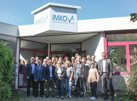 Endress+Hauser übernimmt mit IMKO Micromodultechnik einen Hersteller von Feuchtemesstechnik. Mit der Übernahme will das Unternehmen aus Reinach Kunden künftig vom Labor bis in die Prozesse unterstützen. Endress+Hauser übernimmt mit IMKO Micromodultechnik einen Hersteller von Feuchtemesstechnik. Mit der Übernahme will das Unternehmen aus Reinach Kunden künftig vom Labor bis in die Prozesse unterstützen.