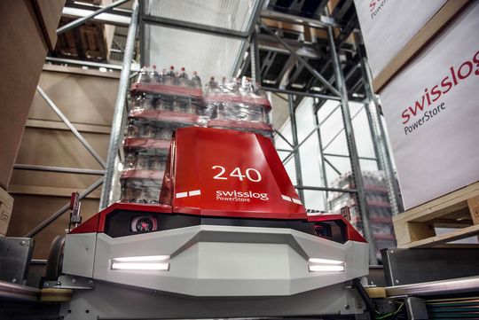 Mithilfe der Palettenshuttle-Technologie „PowerStore“ von Swisslog will Coca-Cola Malaysia eine optimale Kosten-Nutzen-Relation in seinem neuen Hochregallager erreichen. Mithilfe der Palettenshuttle-Technologie „PowerStore“ von Swisslog will Coca-Cola Malaysia eine optimale Kosten-Nutzen-Relation in seinem neuen Hochregallager erreichen.