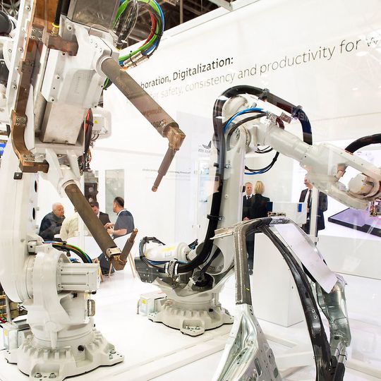 Als Tendenz zeichnete sich laut Messe Essen dieses Jahr ein wachsendes Interesse der Fachbesucher an Automatisierung und Robotik, auch bei manuellen Schweißern, ab. Als Tendenz zeichnete sich laut Messe Essen dieses Jahr ein wachsendes Interesse der Fachbesucher an Automatisierung und Robotik, auch bei manuellen Schweißern, ab.