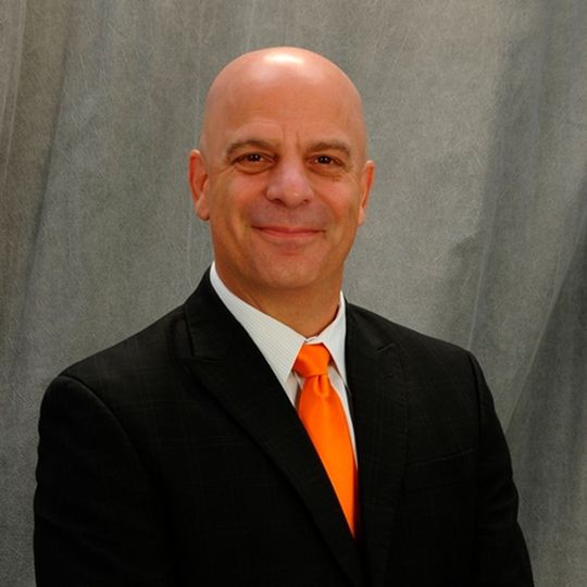 Joe Gemma, Präsident der International Federation of Robotics, erklärt: „Das rasant wachsende Angebot erweitert die Einsatzmöglichkeiten für Industrie-Roboter und gibt Betrieben aller Unternehmensgrößen die Chance, flexibel zu automatisieren.“ Joe Gemma, Präsident der International Federation of Robotics, erklärt: „Das rasant wachsende Angebot erweitert die Einsatzmöglichkeiten für Industrie-Roboter und gibt Betrieben aller Unternehmensgrößen die Chance, flexibel zu automatisieren.“