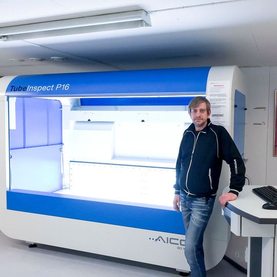 Messtechniker Richard Johansson ist Hauptverantwortlicher für die Messungen mit dem Tubeinspect P16. „Einfache Bedienbarkeit, schnelle Messungen, und die Autokorrektur für Biegemaschinen sind ein großes Plus für uns.“ Messtechniker Richard Johansson ist Hauptverantwortlicher für die Messungen mit dem Tubeinspect P16. „Einfache Bedienbarkeit, schnelle Messungen, und die Autokorrektur für Biegemaschinen sind ein großes Plus für uns.“