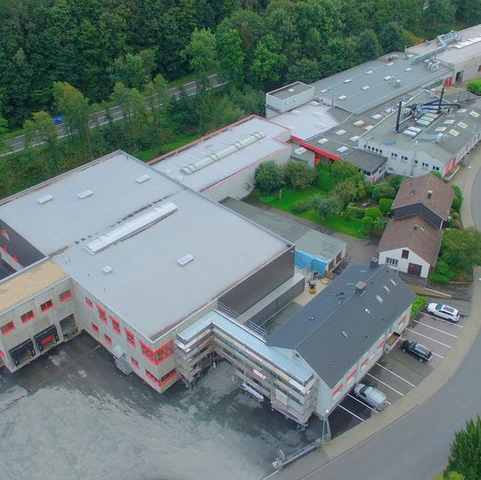Der Metoba-Firmenkomplex mit dem Erweiterungsbau vorne links im Bild. Der Metoba-Firmenkomplex mit dem Erweiterungsbau vorne links im Bild.
