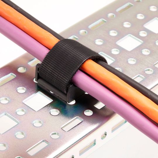 Der Klettbandsockelfuß Hebofix 45 ist für unterschiedliche Aluprofilgeometrien sowie für Rittal-Systemschienen erhältlich. Der Klettbandsockelfuß Hebofix 45 ist für unterschiedliche Aluprofilgeometrien sowie für Rittal-Systemschienen erhältlich.