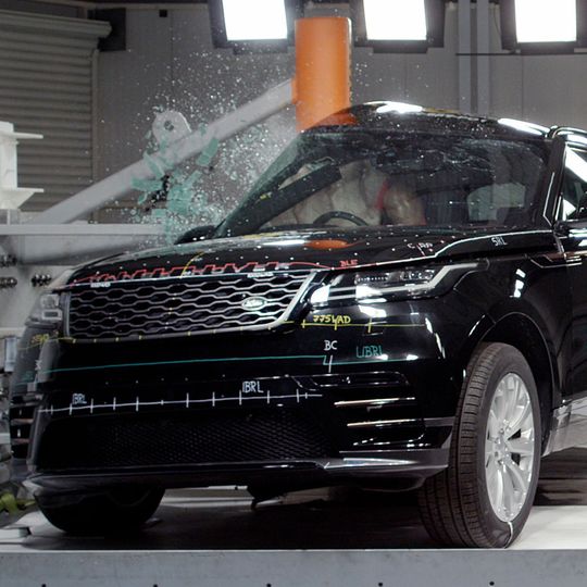 Fünf-Sterne-SUV: der Range Rover Velar im Crashtest. Fünf-Sterne-SUV: der Range Rover Velar im Crashtest.