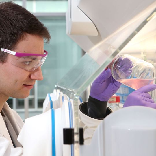 Evonik hat ein effizientes Verfahren zur Herstellung von Methylmethacrylat entwickelt. Evonik hat ein effizientes Verfahren zur Herstellung von Methylmethacrylat entwickelt.