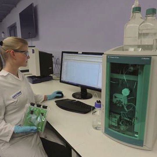 Die Ionenchromatographie ermöglicht eine detaillierte Bestimmung der auf Ihren Baugruppen befindlichen Anionen, Kationen und schwachen organischen Säuren. Die Ionenchromatographie ermöglicht eine detaillierte Bestimmung der auf Ihren Baugruppen befindlichen Anionen, Kationen und schwachen organischen Säuren.
