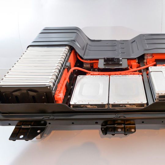 Die Kosten für E-Auto-Akkus müssen weiter sinken, ein neues Verfahren aus Karlsruhe soll dazu beitragen. Die Kosten für E-Auto-Akkus müssen weiter sinken, ein neues Verfahren aus Karlsruhe soll dazu beitragen.