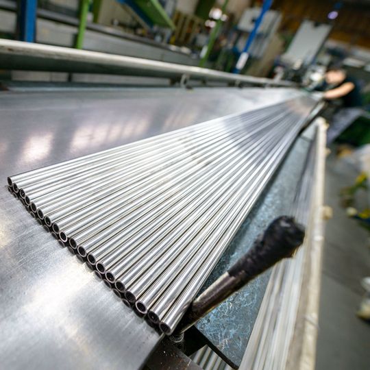 Produktion von Edelstahlrohren im Schoeller Werk. Produktion von Edelstahlrohren im Schoeller Werk.