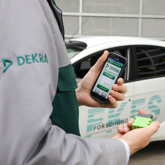 Die Dekra ermittelt künftig die Qualität der Akkus von gebrauchten E-Autos. Die Dekra ermittelt künftig die Qualität der Akkus von gebrauchten E-Autos.