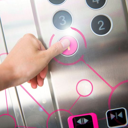 Mit Unterstützung von T-Systems und Huawei strebt Kone einen 24/7-Service für die intelligente Wartung mit Echtzeit-Kundendaten an. Mit Unterstützung von T-Systems und Huawei strebt Kone einen 24/7-Service für die intelligente Wartung mit Echtzeit-Kundendaten an.