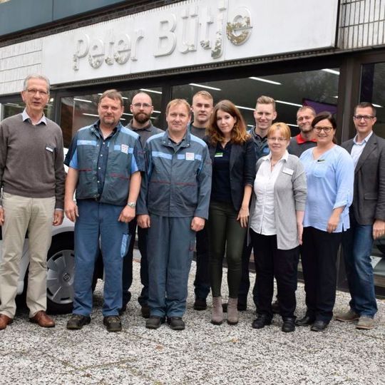 Das Serviceteam des Autohauses Bütje kam beim Deutschen Werkstattpreis 2017 unter die Top Ten. Das Serviceteam des Autohauses Bütje kam beim Deutschen Werkstattpreis 2017 unter die Top Ten.