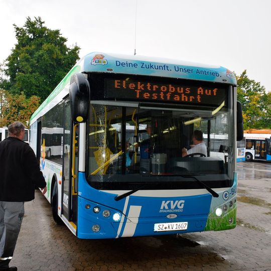 Testtfahrt im E-Bus bei Schmuddelwetter: Auch Scheibenwischer und Klimaanlage konnten ihre Alltagstauglichkeit unter Beweis stellen. Testtfahrt im E-Bus bei Schmuddelwetter: Auch Scheibenwischer und Klimaanlage konnten ihre Alltagstauglichkeit unter Beweis stellen.