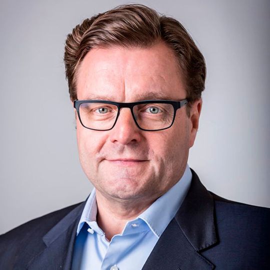 Dr. Reiner Beutel ist neuer Geschäftsführer bei Vacuumschmelze, einem Tochterunternehmen von Vectra. Dr. Reiner Beutel ist neuer Geschäftsführer bei Vacuumschmelze, einem Tochterunternehmen von Vectra.