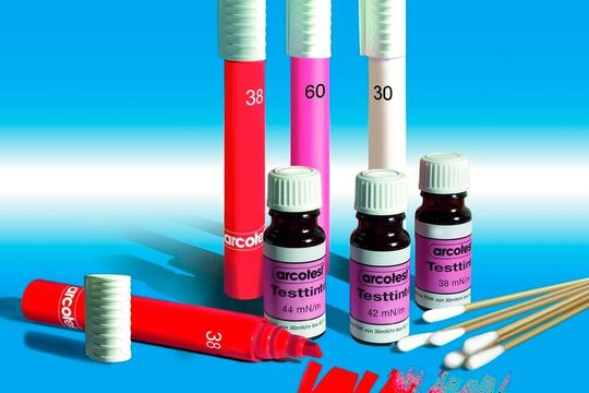 Arcotest liefert die Tinten in Flaschen ab 10 ml Inhalt oder in Markerstiften (5 ml) geliefert. Arcotest liefert die Tinten in Flaschen ab 10 ml Inhalt oder in Markerstiften (5 ml) geliefert.