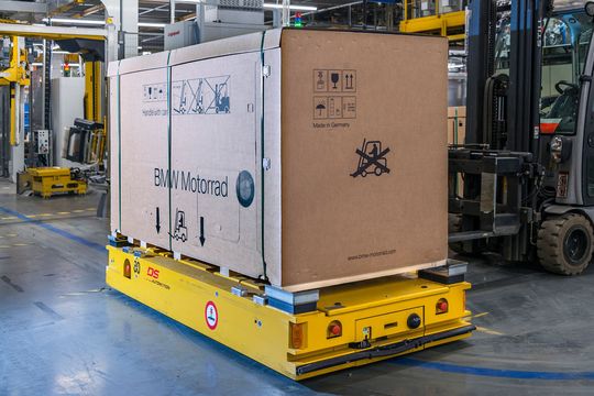 Weil die im Versand fahrenden FTF auf der selben Plattform aufbauen wie die Montage-FTF, hat BMW Vorteile bei der Instandhaltung.