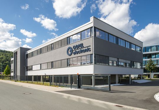 In seinem vierten Firmengebäude produziert Göpel electronic große Test- und Inspektionssysteme für die Elektronik- und Automobilindustrie. In seinem vierten Firmengebäude produziert Göpel electronic große Test- und Inspektionssysteme für die Elektronik- und Automobilindustrie.
