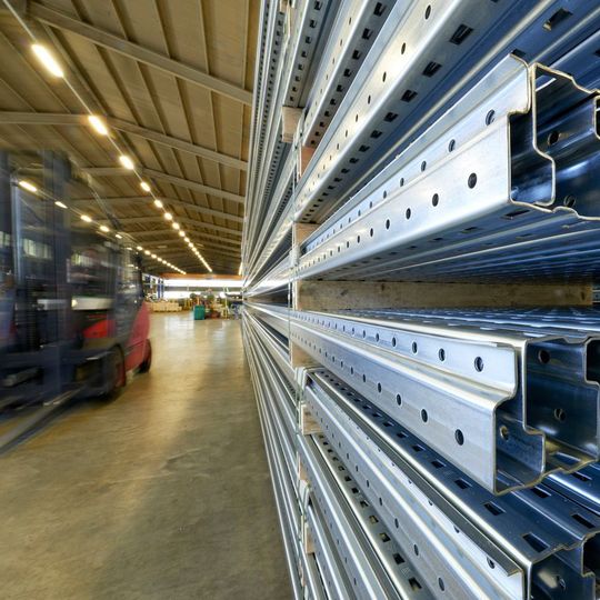 Dexion, Entwickler des Stahlwinkelprofils mit Rasterlochung, geht mit der Constructor Group an die spanische Gonvarri Steel Industries. Dexion, Entwickler des Stahlwinkelprofils mit Rasterlochung, geht mit der Constructor Group an die spanische Gonvarri Steel Industries.