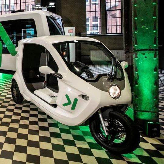 Neben autonom fahrenden E-Bussen soll das Ioki-Angebot künftig auch selbstfahrende Shuttles und Elektro-Tuktuks umfassen. Neben autonom fahrenden E-Bussen soll das Ioki-Angebot künftig auch selbstfahrende Shuttles und Elektro-Tuktuks umfassen.