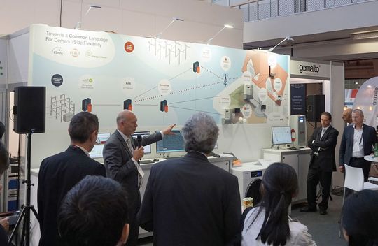 Die Lücke ist geschlossen: Während der European Utility Week 2017 vom 3. bis 5. Oktober in Amsterdam präsentierten ESMIG, EEBUS und Energy@home als maßgebliche Herstellerallianzen für Standardisierungen im Bereich der Energieeffizienz ihre Lösung für die Anforderungen der EU an „Demand Side Flexibility“. Die Lücke ist geschlossen: Während der European Utility Week 2017 vom 3. bis 5. Oktober in Amsterdam präsentierten ESMIG, EEBUS und Energy@home als maßgebliche Herstellerallianzen für Standardisierungen im Bereich der Energieeffizienz ihre Lösung für die Anforderungen der EU an „Demand Side Flexibility“.