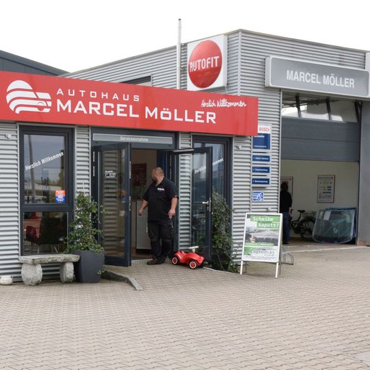Die Jury besuchte das Autohaus Marcel Möller in Wuntsorf, 25 Kilometer westlich von Hannover. Die Jury besuchte das Autohaus Marcel Möller in Wuntsorf, 25 Kilometer westlich von Hannover.