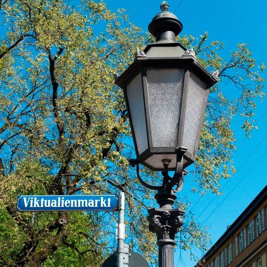Stack Overflow bezieht Büroräume am Viktualienmarkt in München. Stack Overflow bezieht Büroräume am Viktualienmarkt in München.