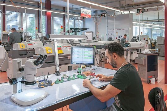L'atelier de décolletage est équipé du système M.E.S développé par Capsa pour une gestion fiable de son parc de machines. L'atelier de décolletage est équipé du système M.E.S développé par Capsa pour une gestion fiable de son parc de machines.