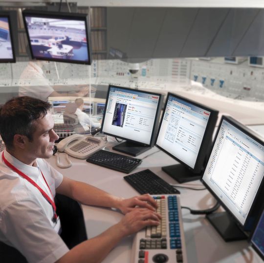 Experion Local Control Network soll die problemlose Aufrüstung früherer Total Plant Solution (TPS) Systeme ermöglichen. Experion Local Control Network soll die problemlose Aufrüstung früherer Total Plant Solution (TPS) Systeme ermöglichen.
